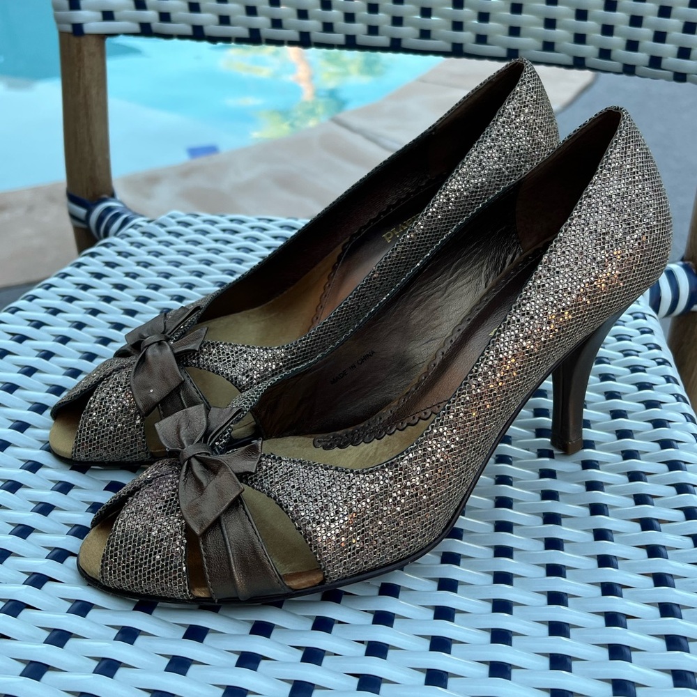Charles David glitter pumps with bow